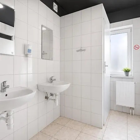 A2 - 24h Self Check-in - Free Parking Pansiyon Poznan